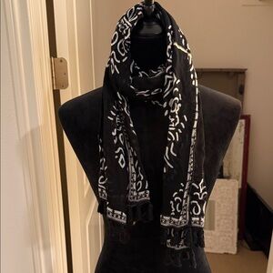 Black and White Patterned Scarf
